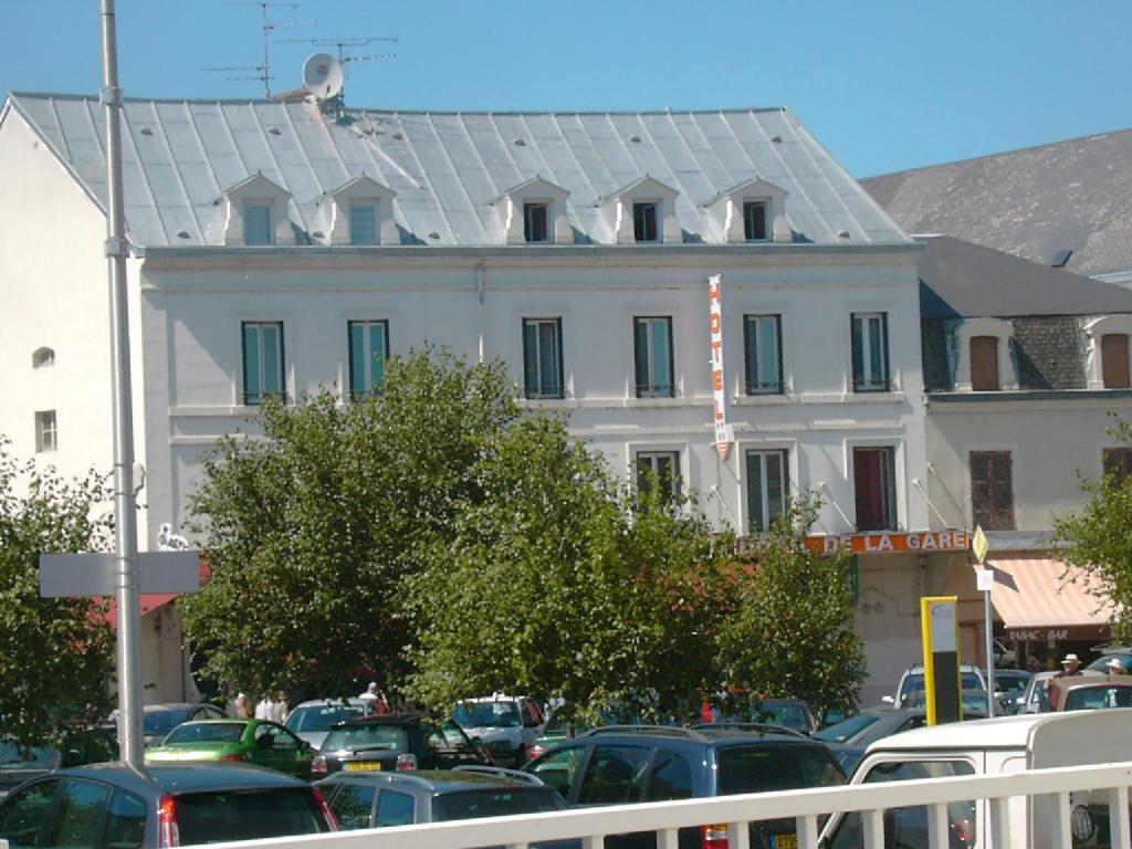 Hotel De La Gare Montlucon Bagian luar foto
