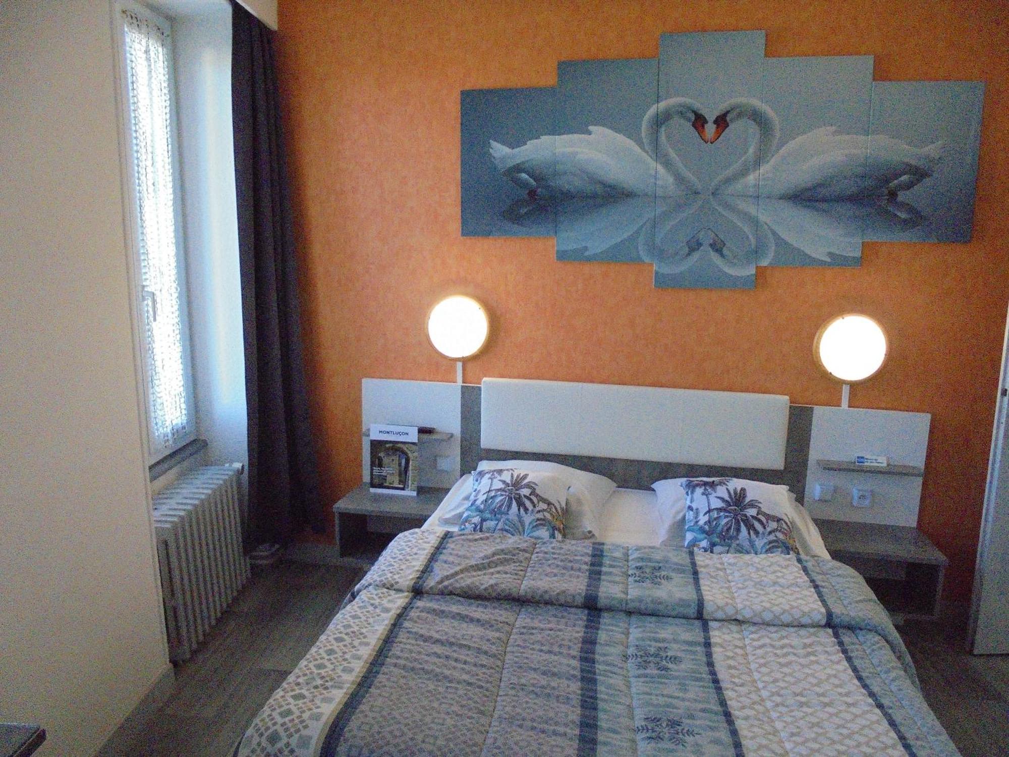 Hotel De La Gare Montlucon Bagian luar foto