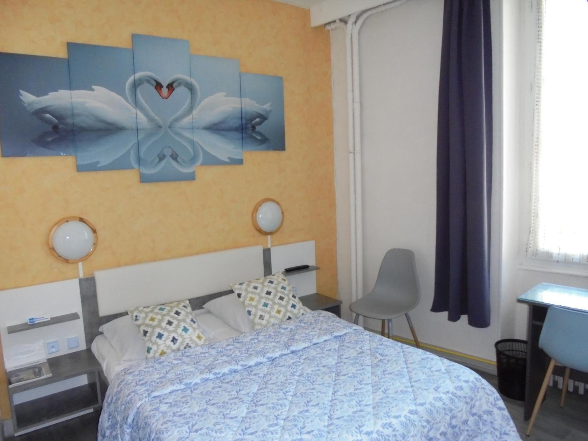 Hotel De La Gare Montlucon Bagian luar foto