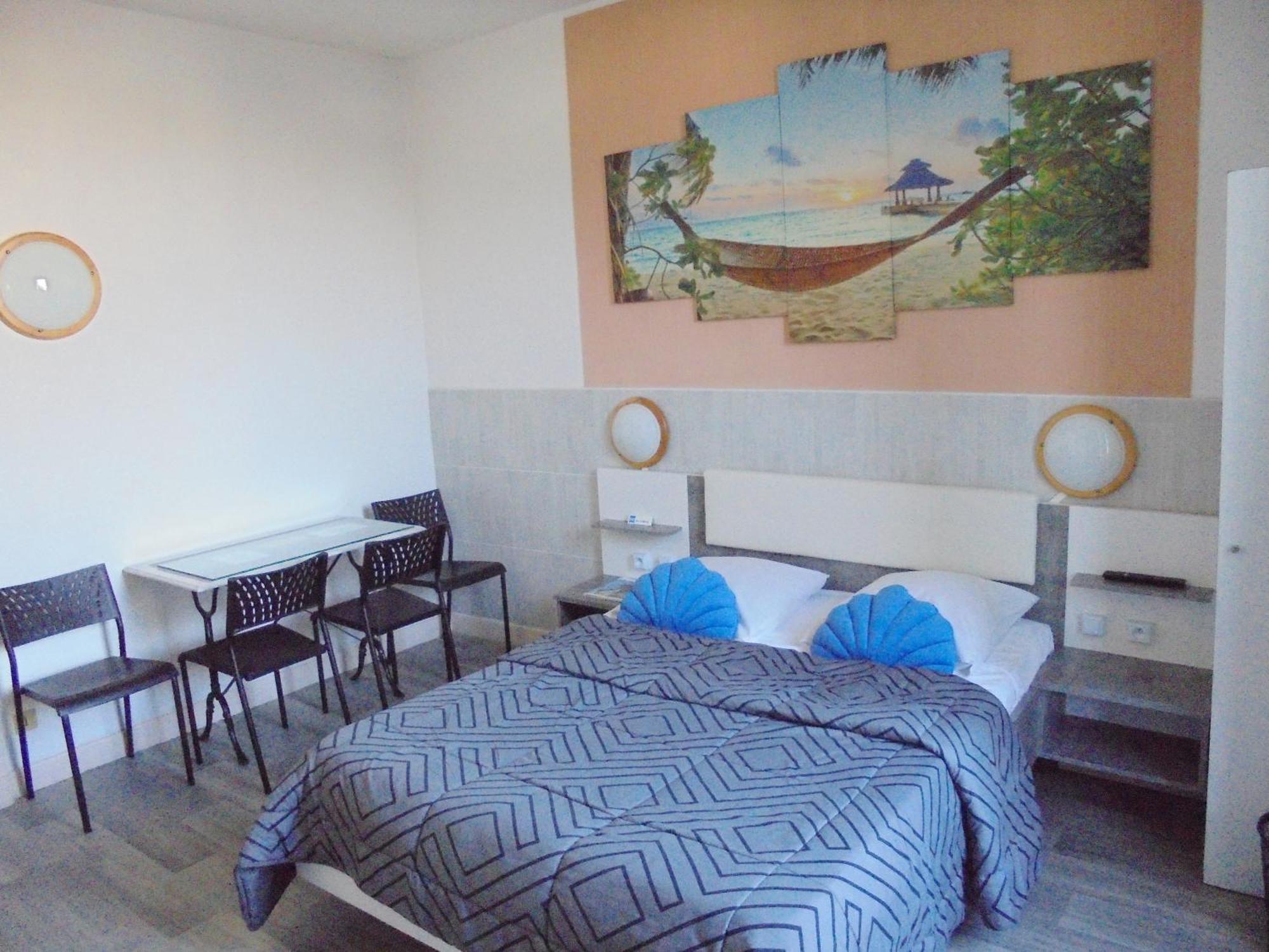 Hotel De La Gare Montlucon Bagian luar foto